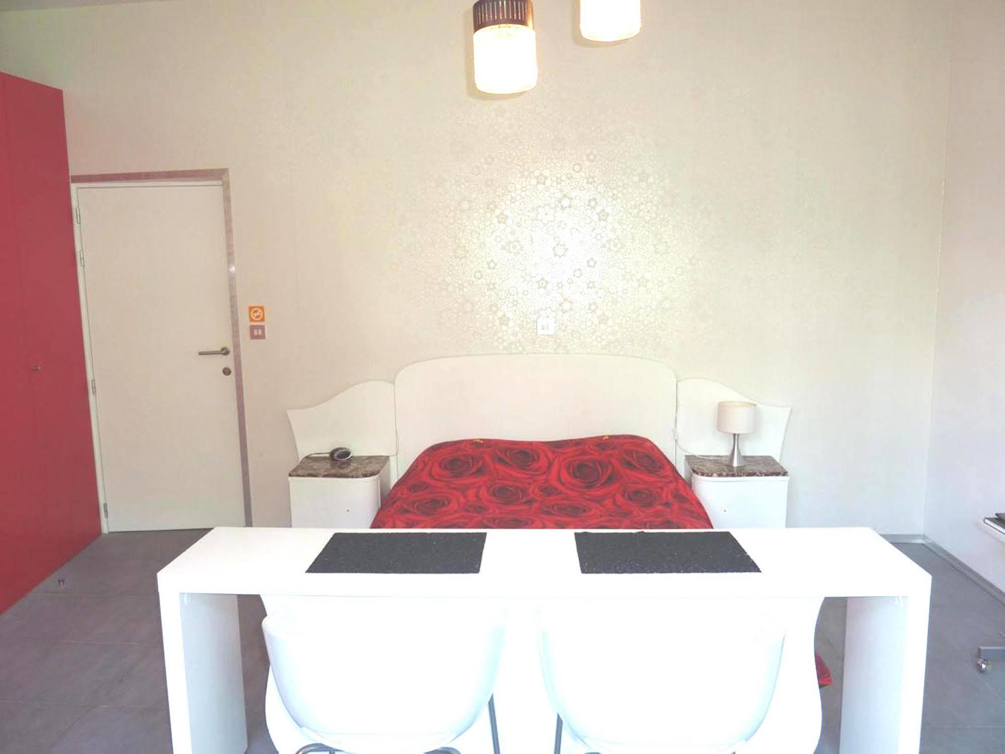 Plant Based B&B Central Брюгге Экстерьер фото